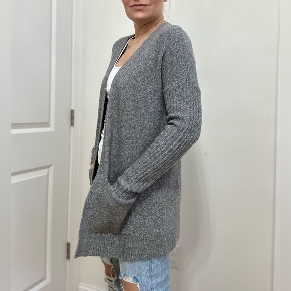 Marled Knit Elongated Cardigan with Pockets - Picture 4 of 8